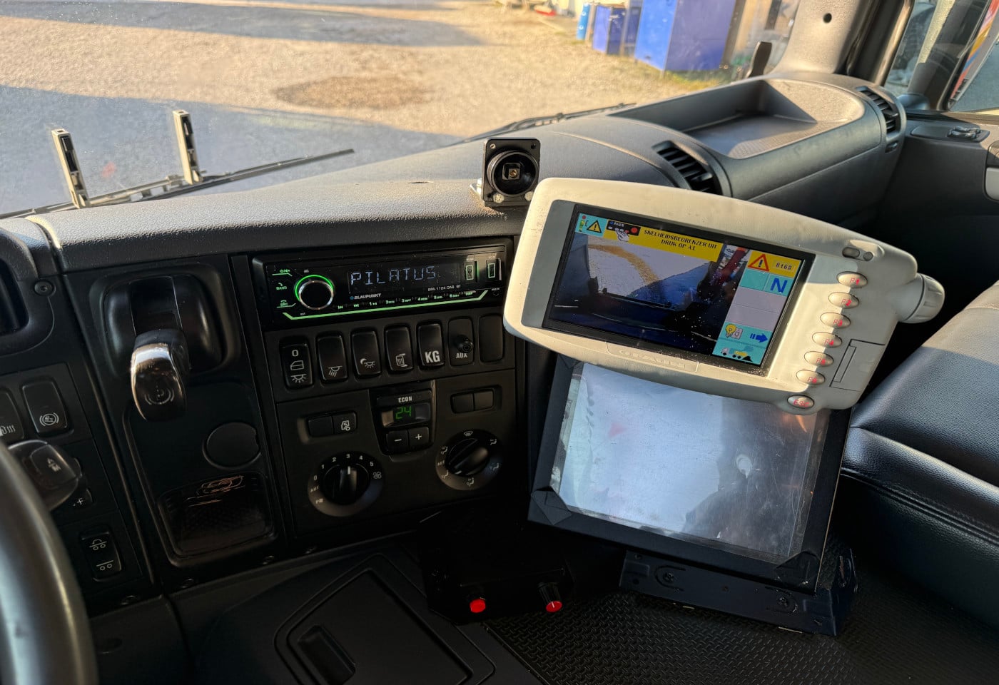 MOTO6625_2854371 vehicle image