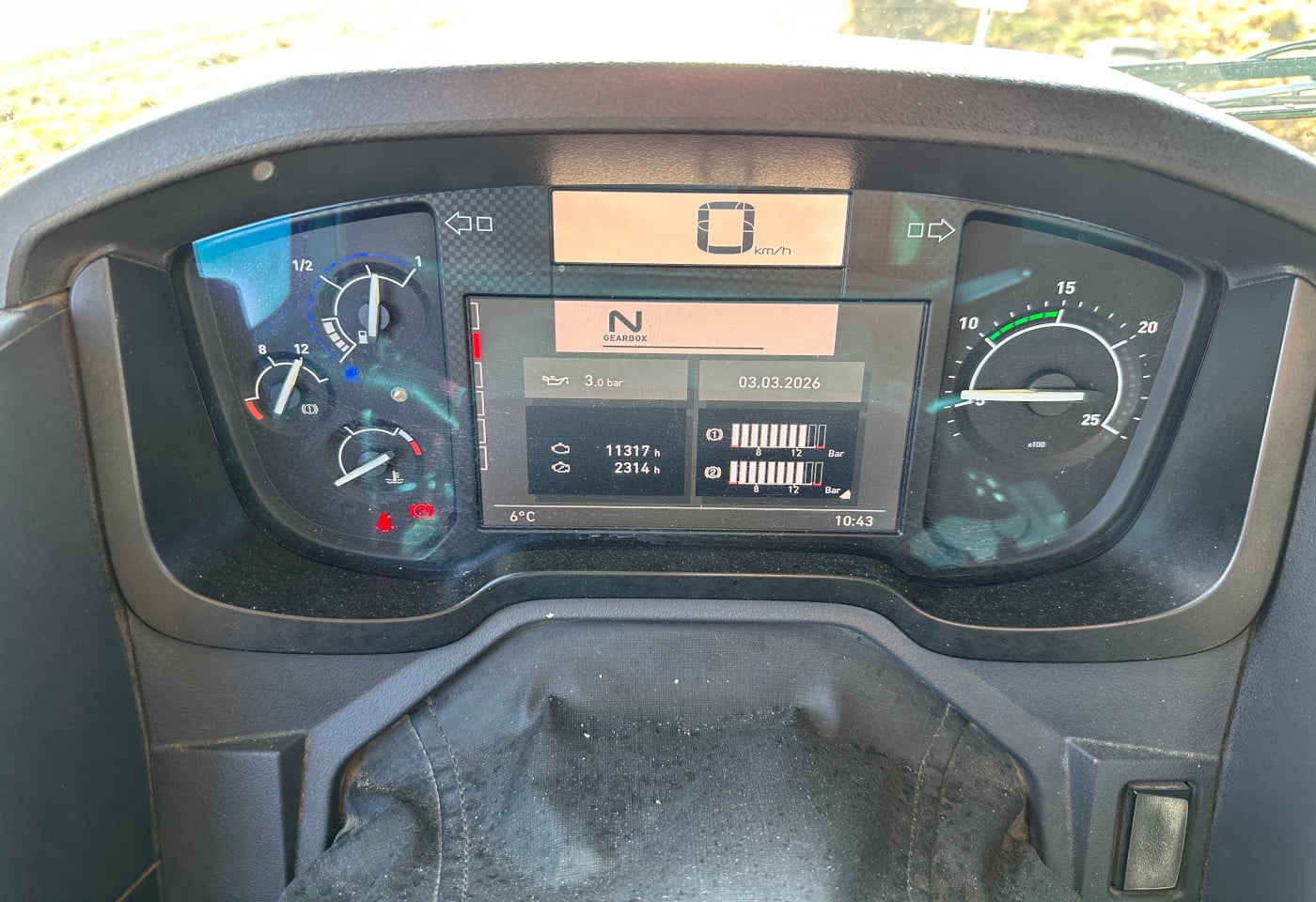 MOTO6625_2840589 vehicle image