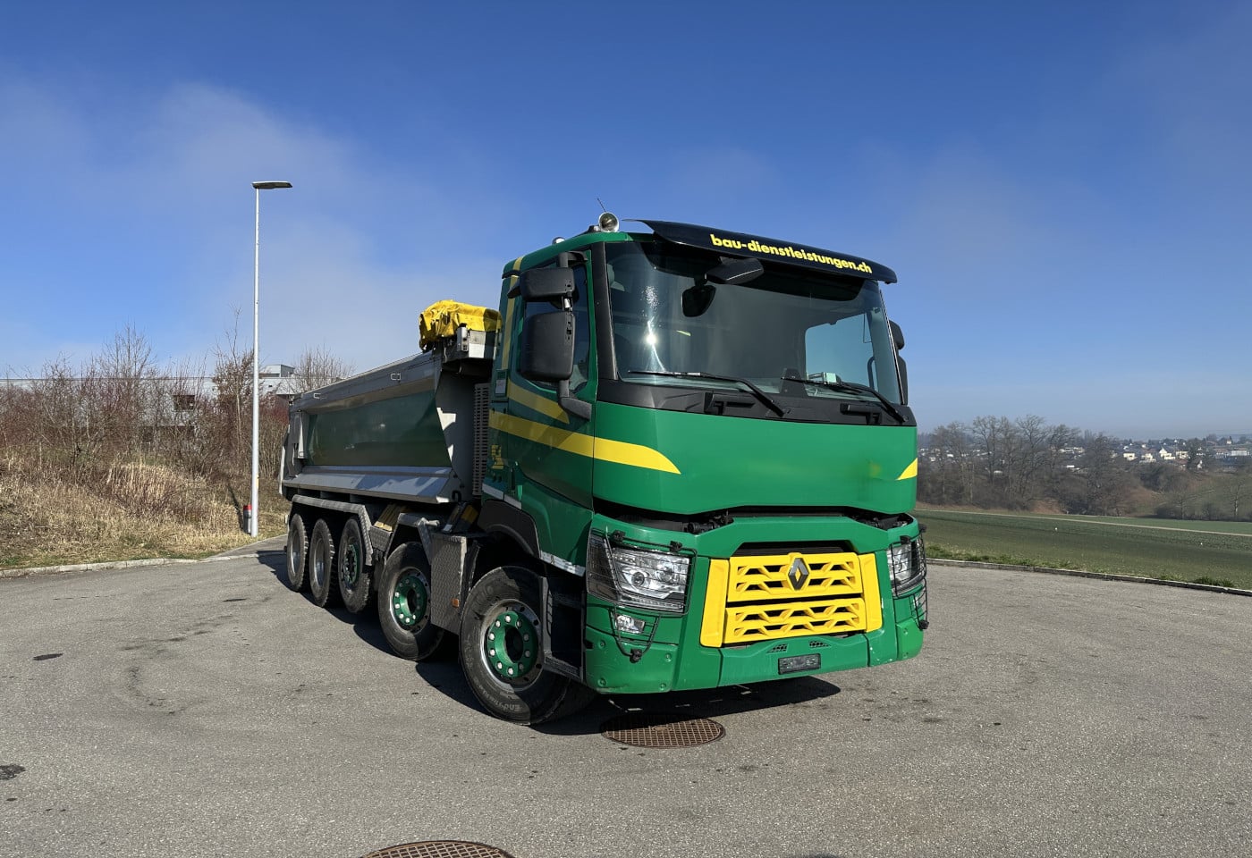 MOTO6625_2840589 vehicle image