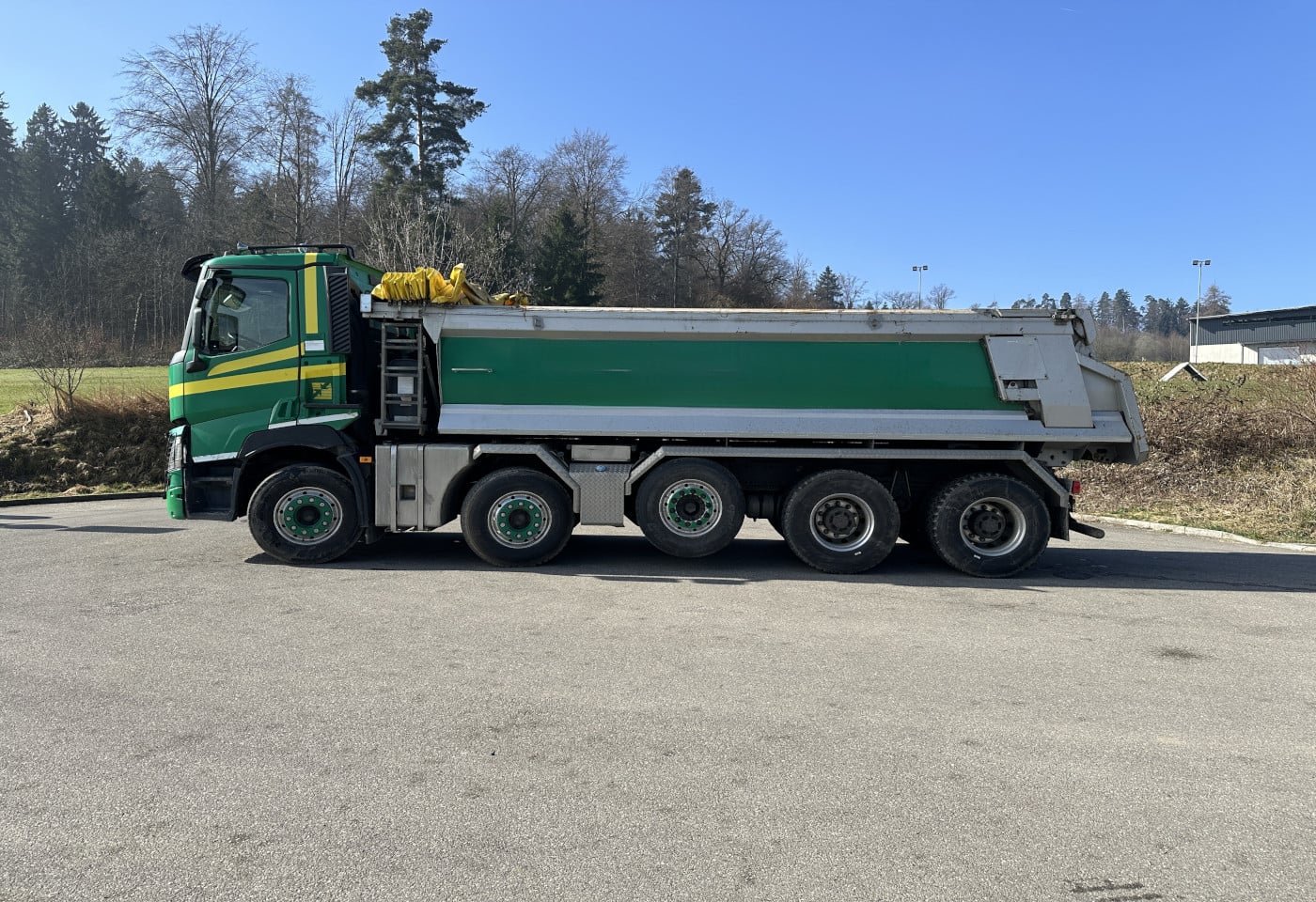 MOTO6625_2840589 vehicle image