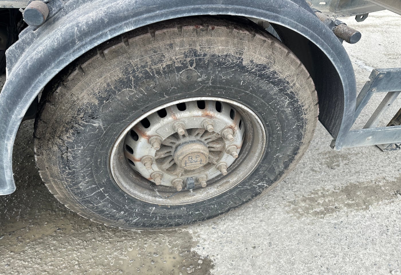 MOTO6625_2853599 vehicle image