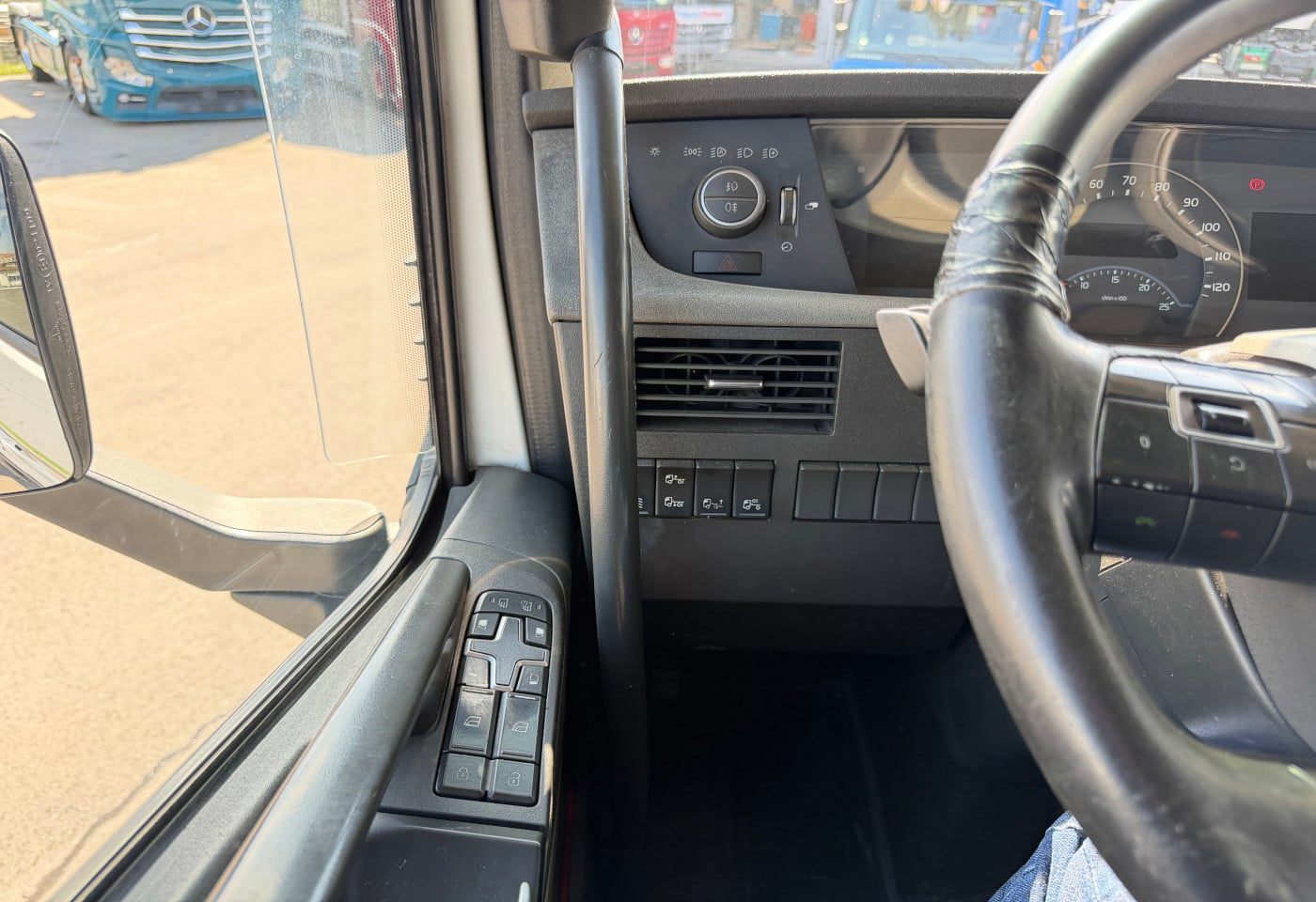 MOTO6625_2878834 vehicle image