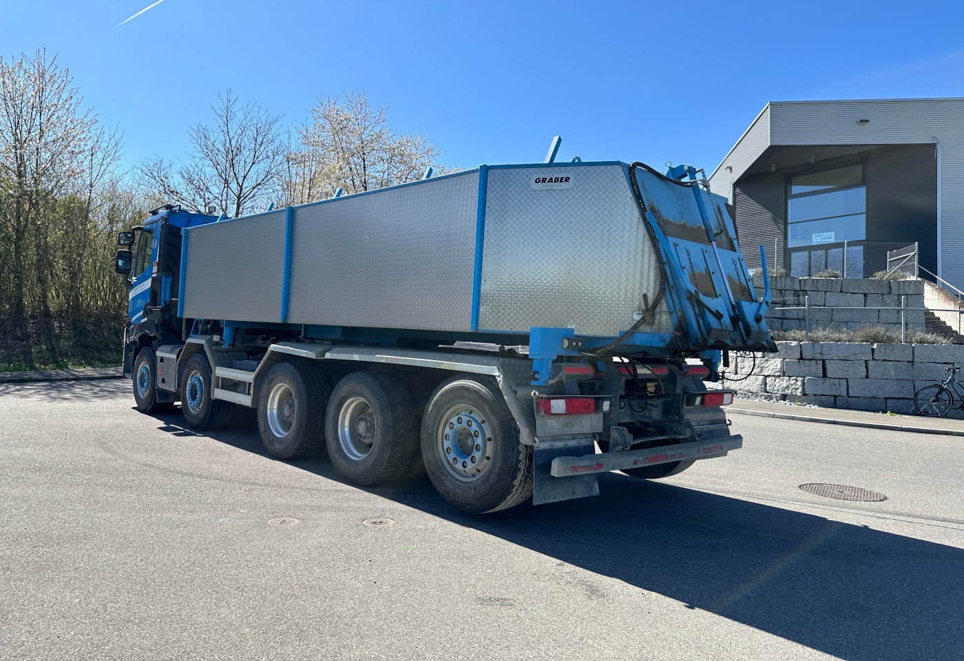 MOTO6625_2885161 vehicle image