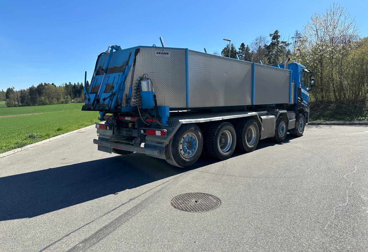 MOTO6625_2885161 vehicle image