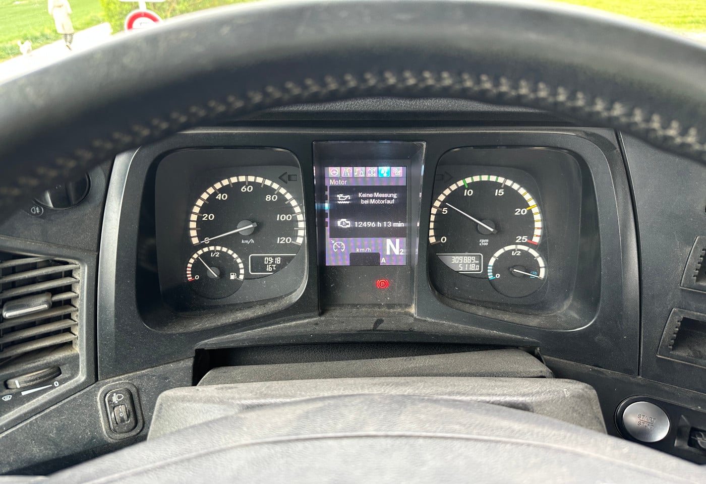 MOTO6625_2880037 vehicle image