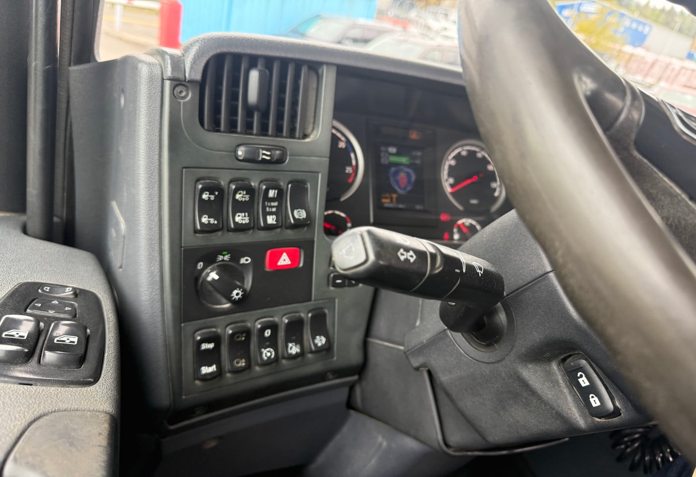 MOTO6625_2885403 vehicle image