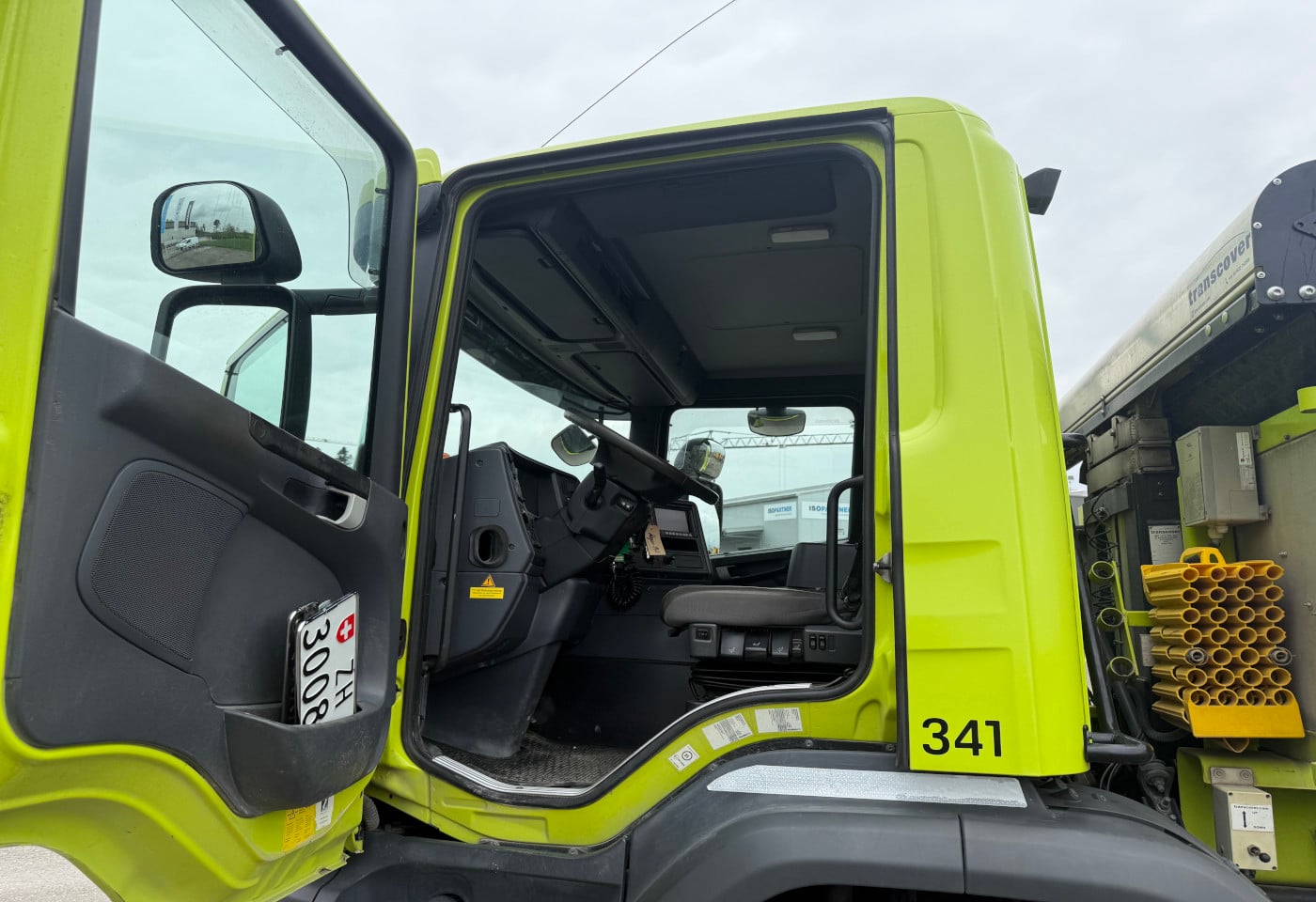 MOTO6625_2885403 vehicle image