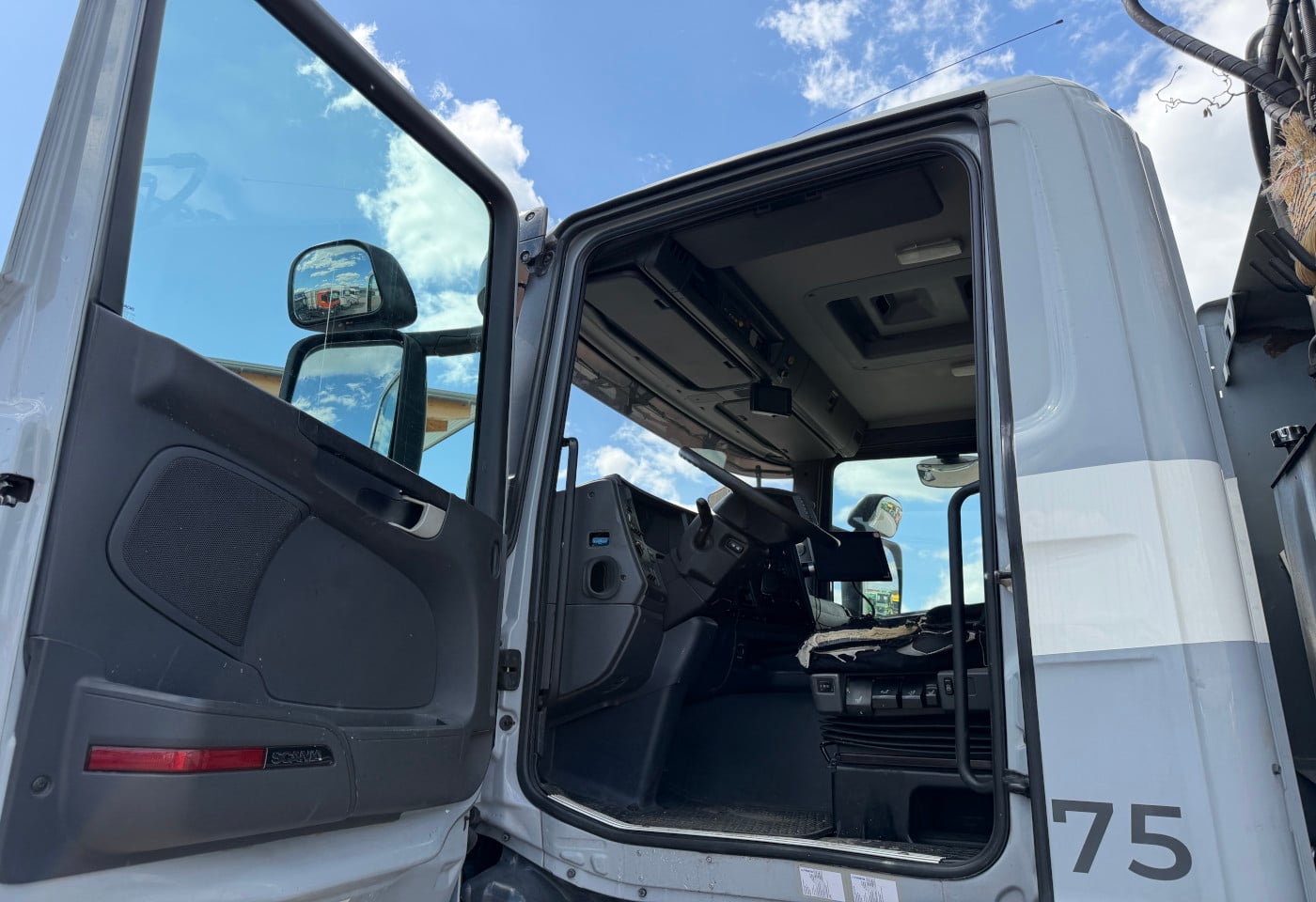 MOTO6625_2891092 vehicle image