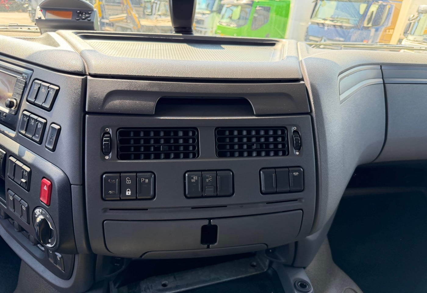 MOTO6625_2892428 vehicle image