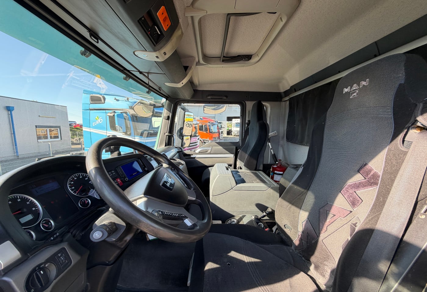 MOTO6625_2894199 vehicle image