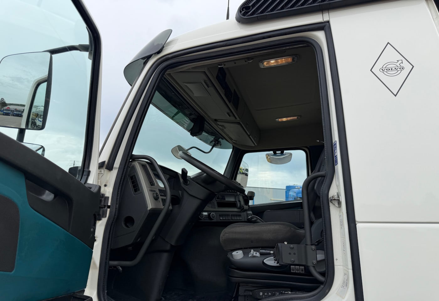 MOTO6625_2900003 vehicle image