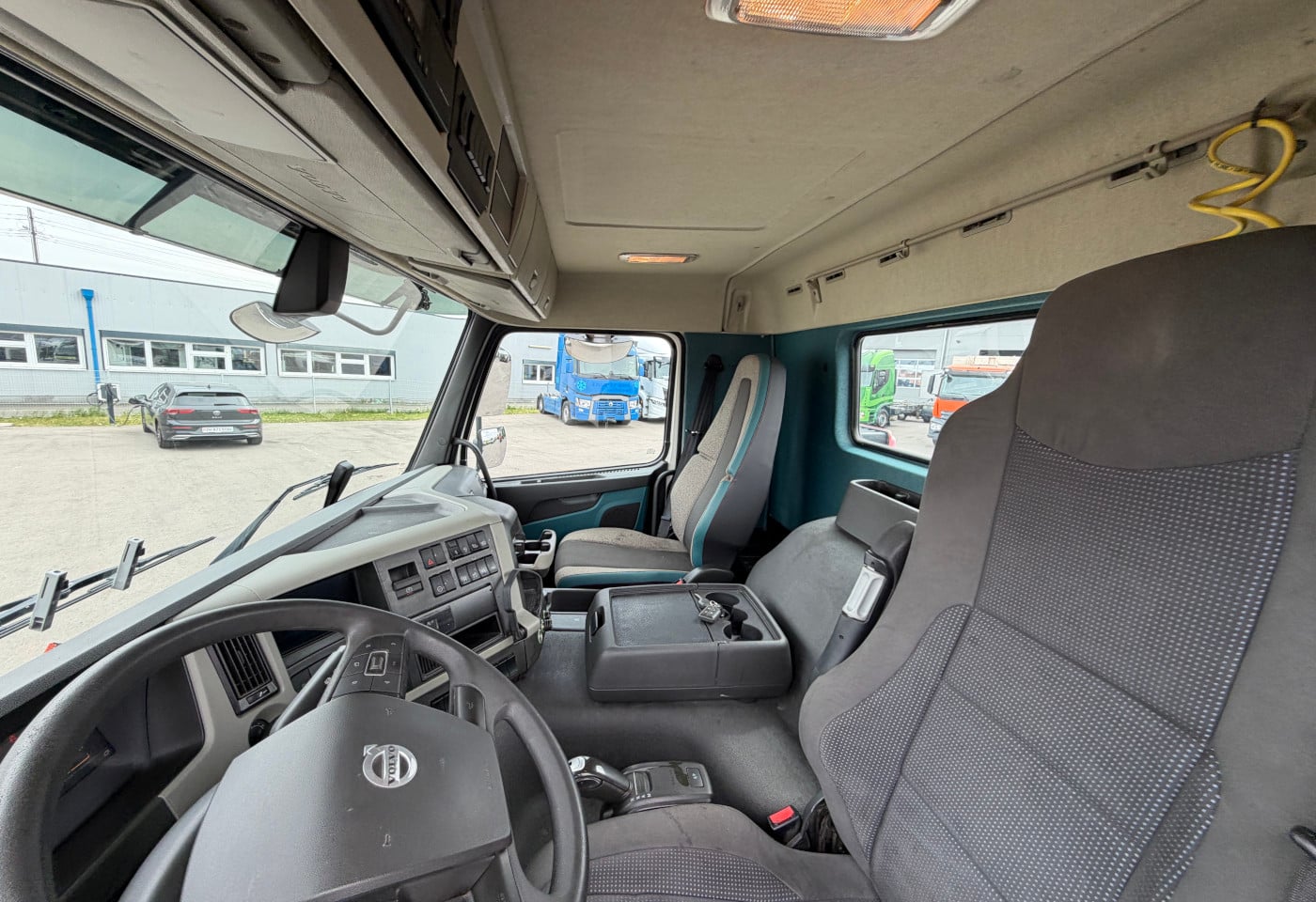 MOTO6625_2900003 vehicle image