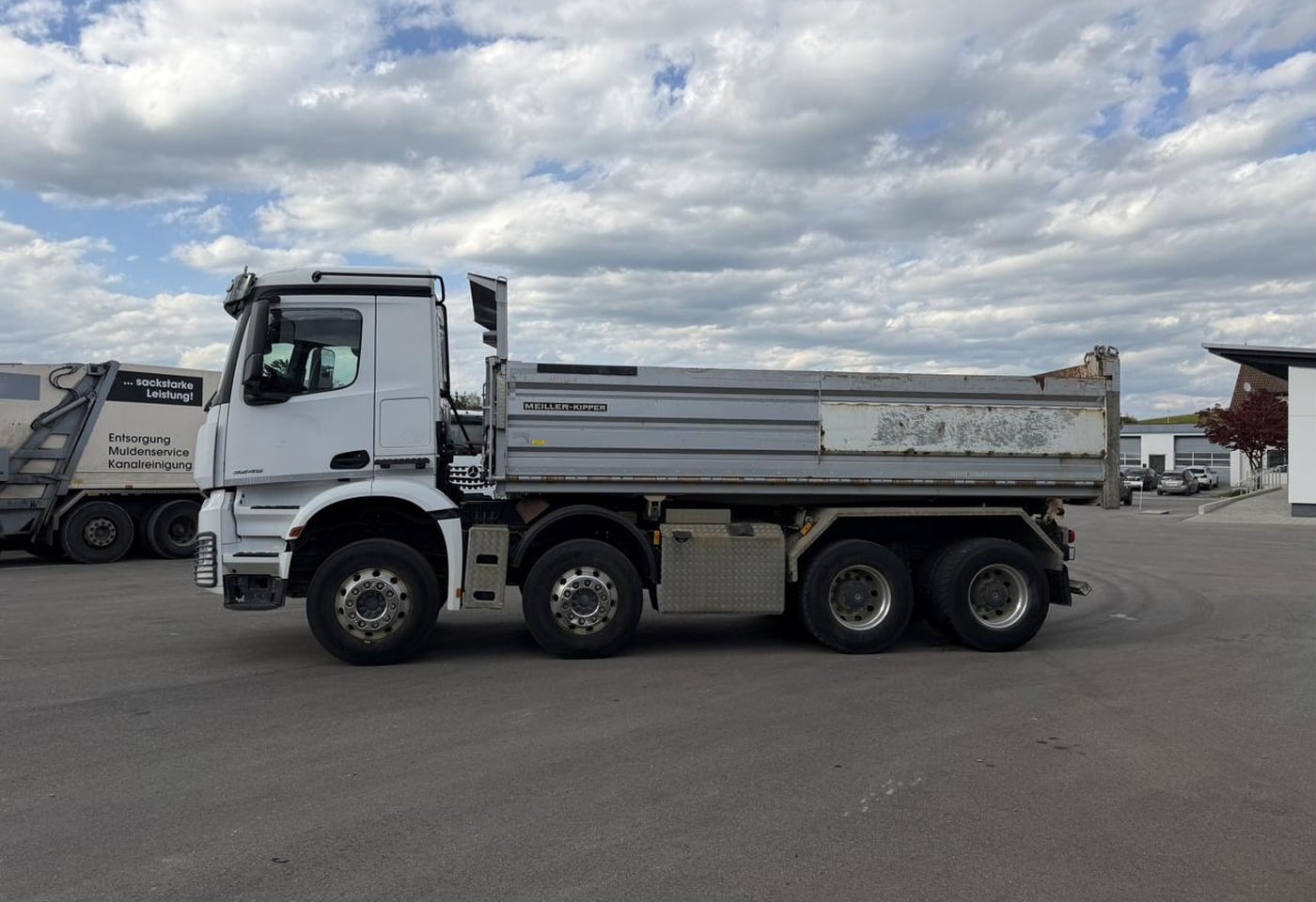 MOTO6625_2889720 vehicle image