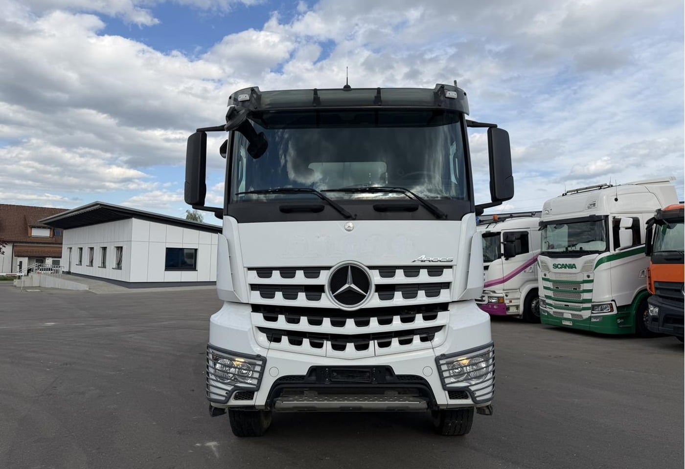 MOTO6625_2889720 vehicle image