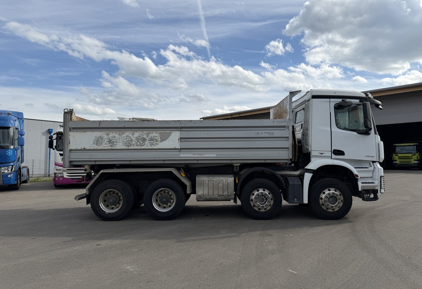 MOTO6625_2891152 vehicle image