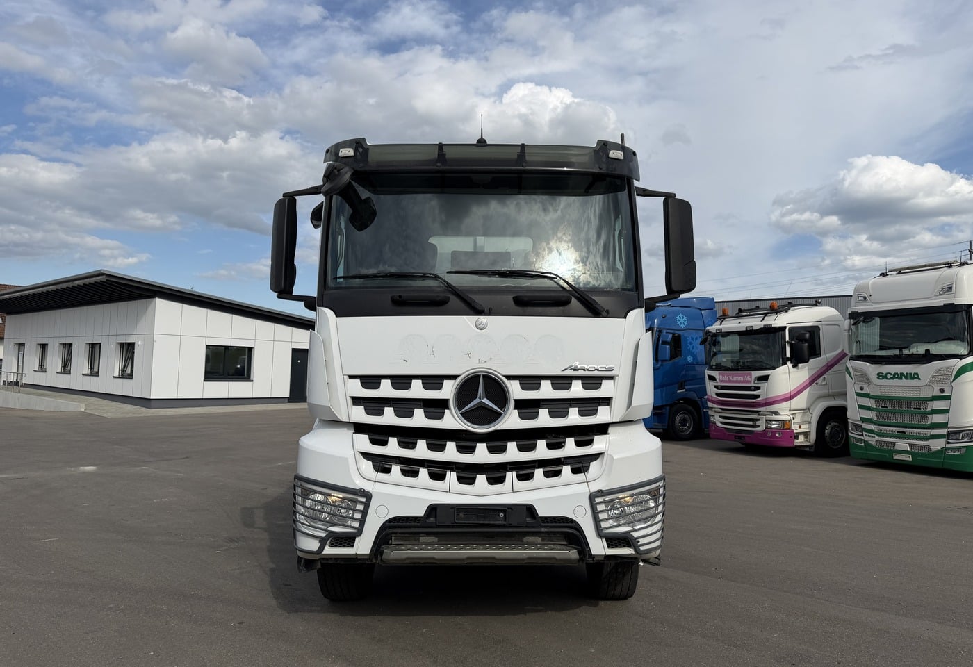 MOTO6625_2891152 vehicle image