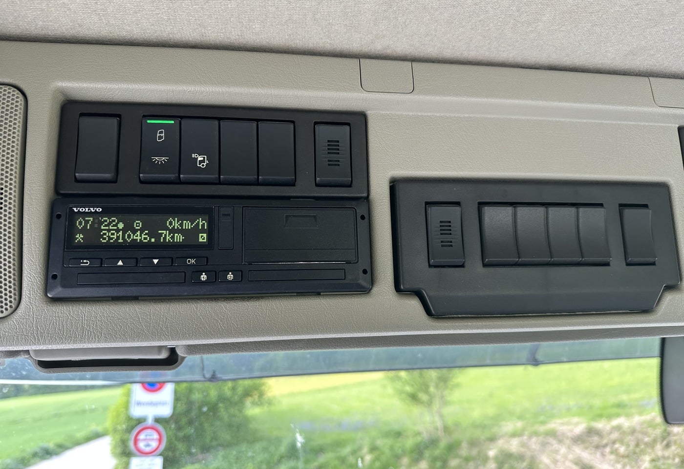 MOTO6625_2890602 vehicle image