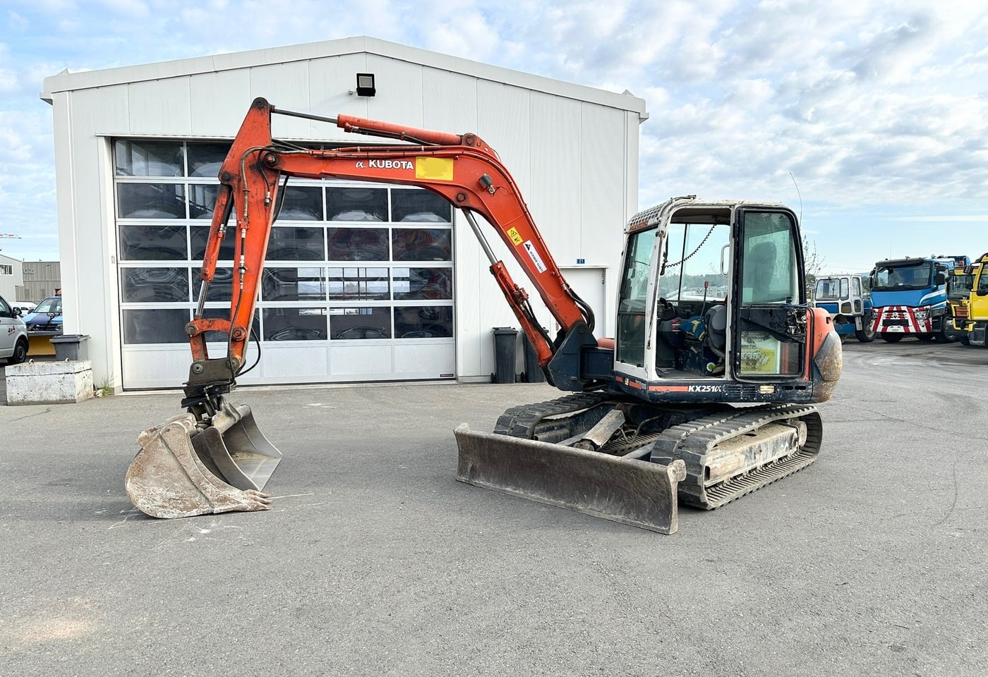 MOTO6625_2893852 vehicle image