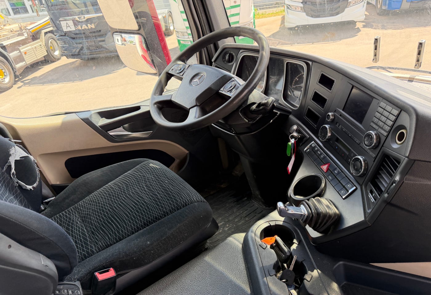 MOTO6625_2914886 vehicle image