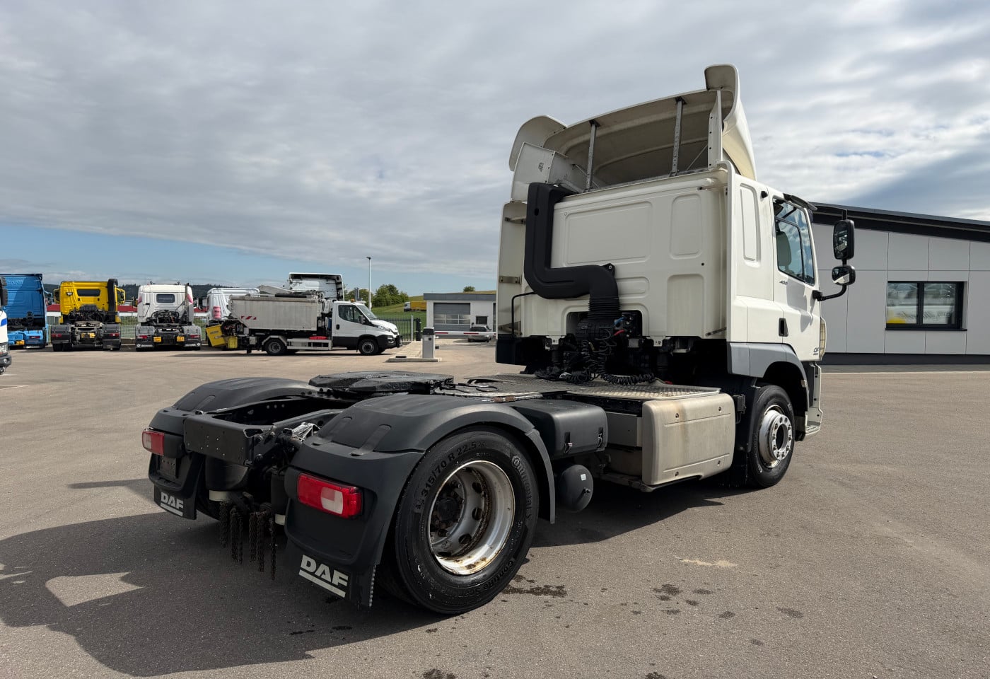 MOTO6625_2915035 vehicle image