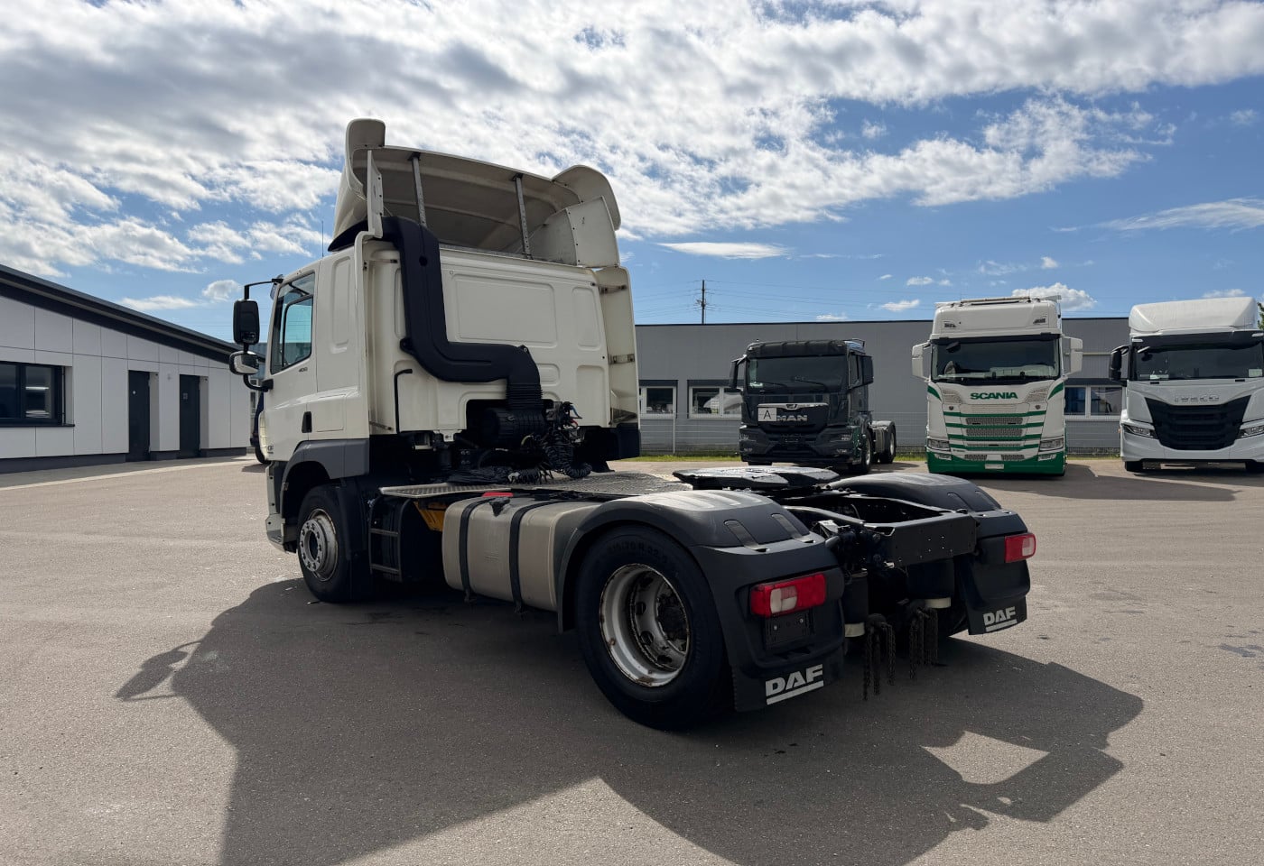 MOTO6625_2915035 vehicle image