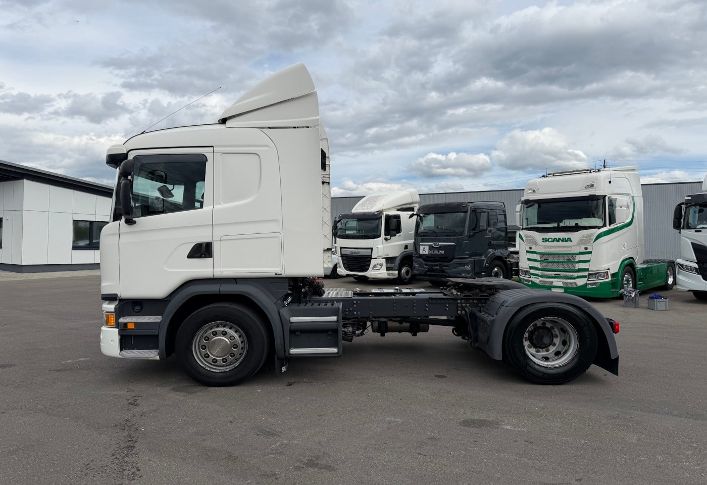 MOTO6625_2917783 vehicle image