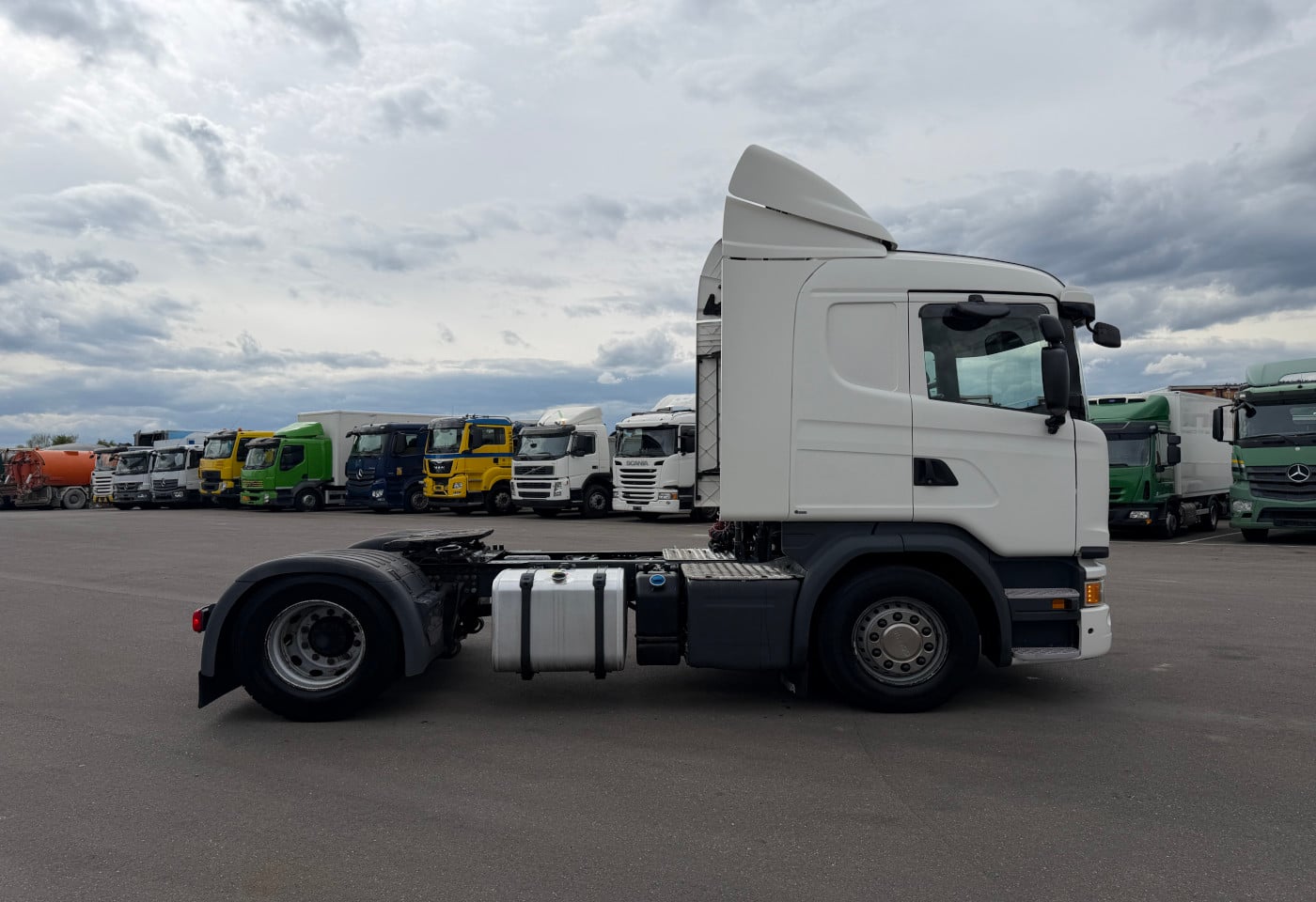 MOTO6625_2917783 vehicle image