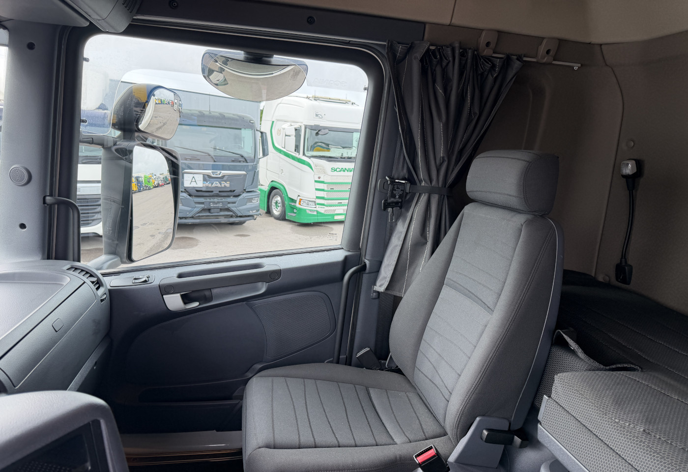 MOTO6625_2916751 vehicle image