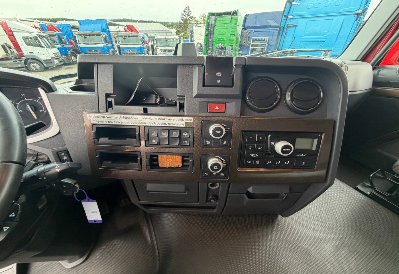 MOTO6625_2916945 vehicle image