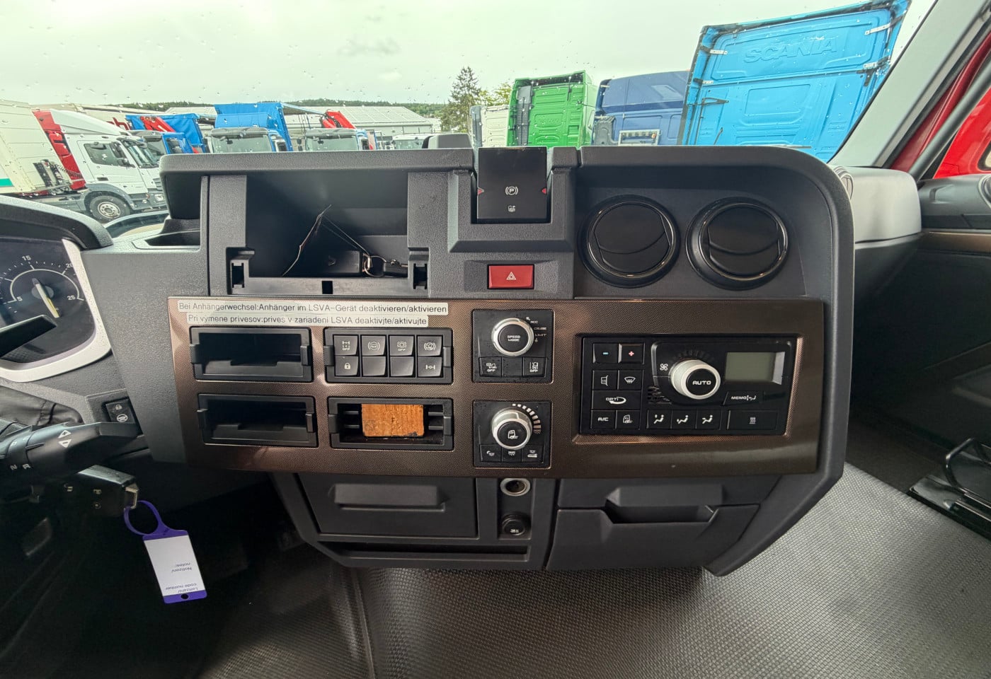 MOTO6625_2916945 vehicle image
