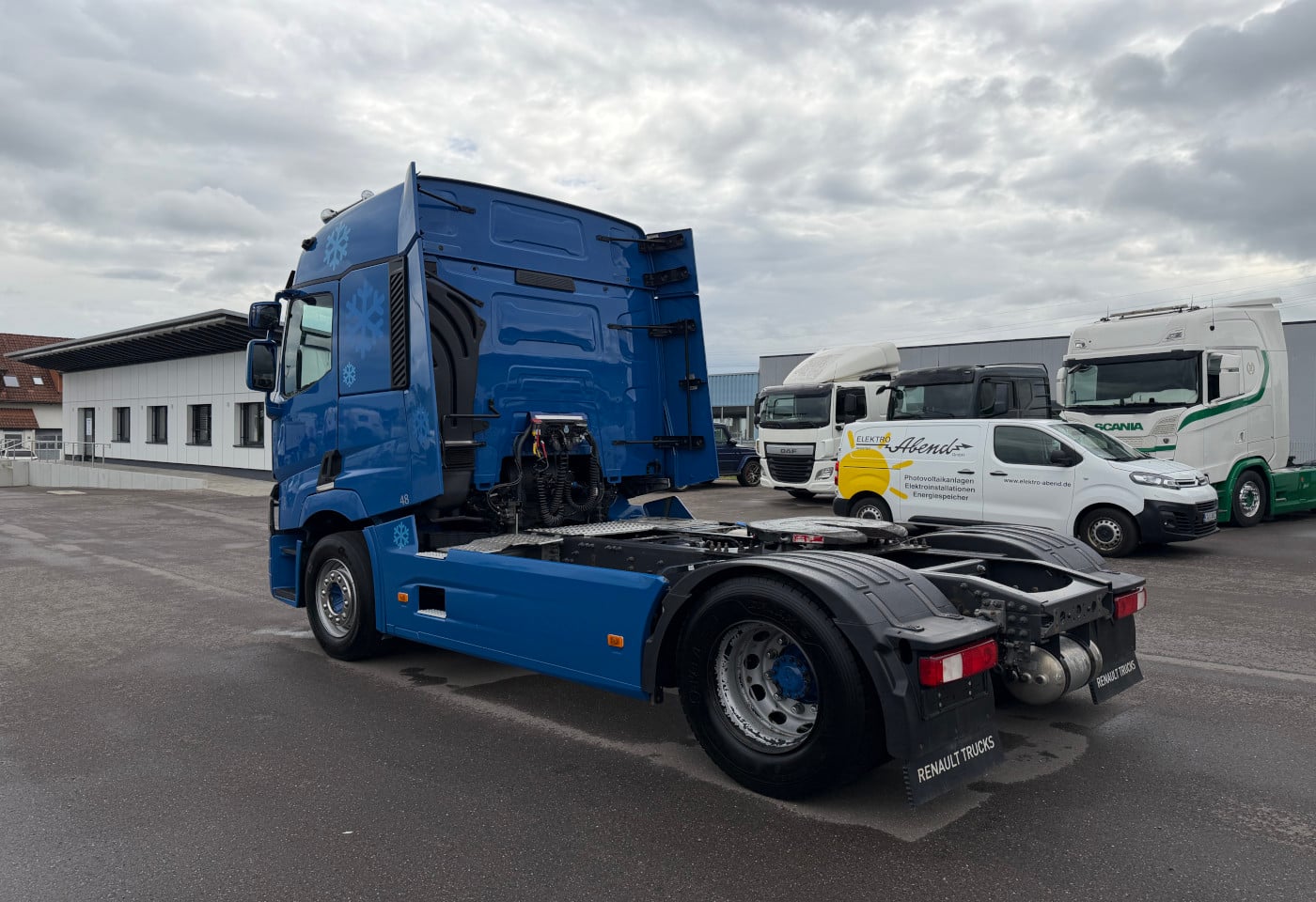 MOTO6625_2919496 vehicle image
