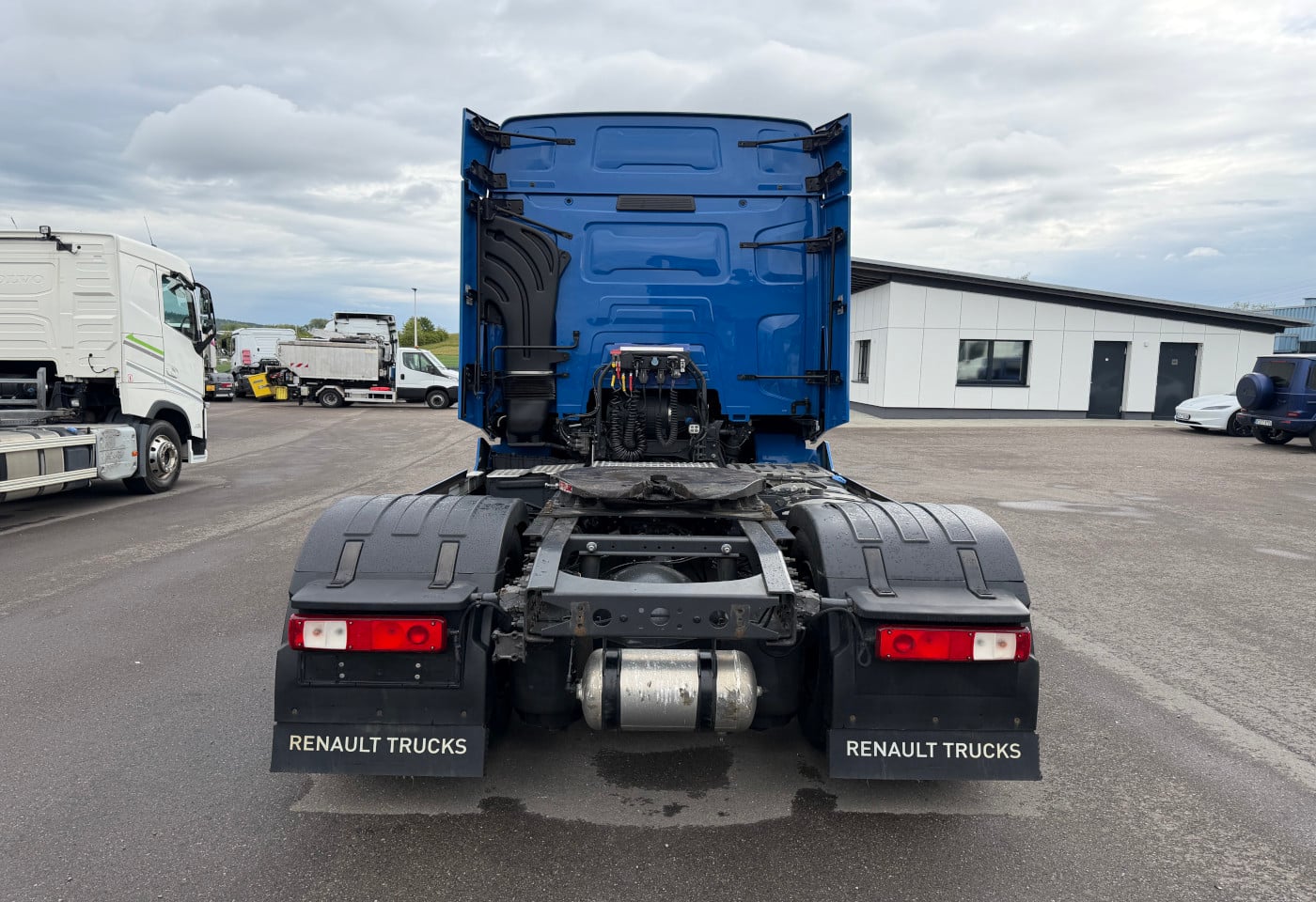 MOTO6625_2919496 vehicle image