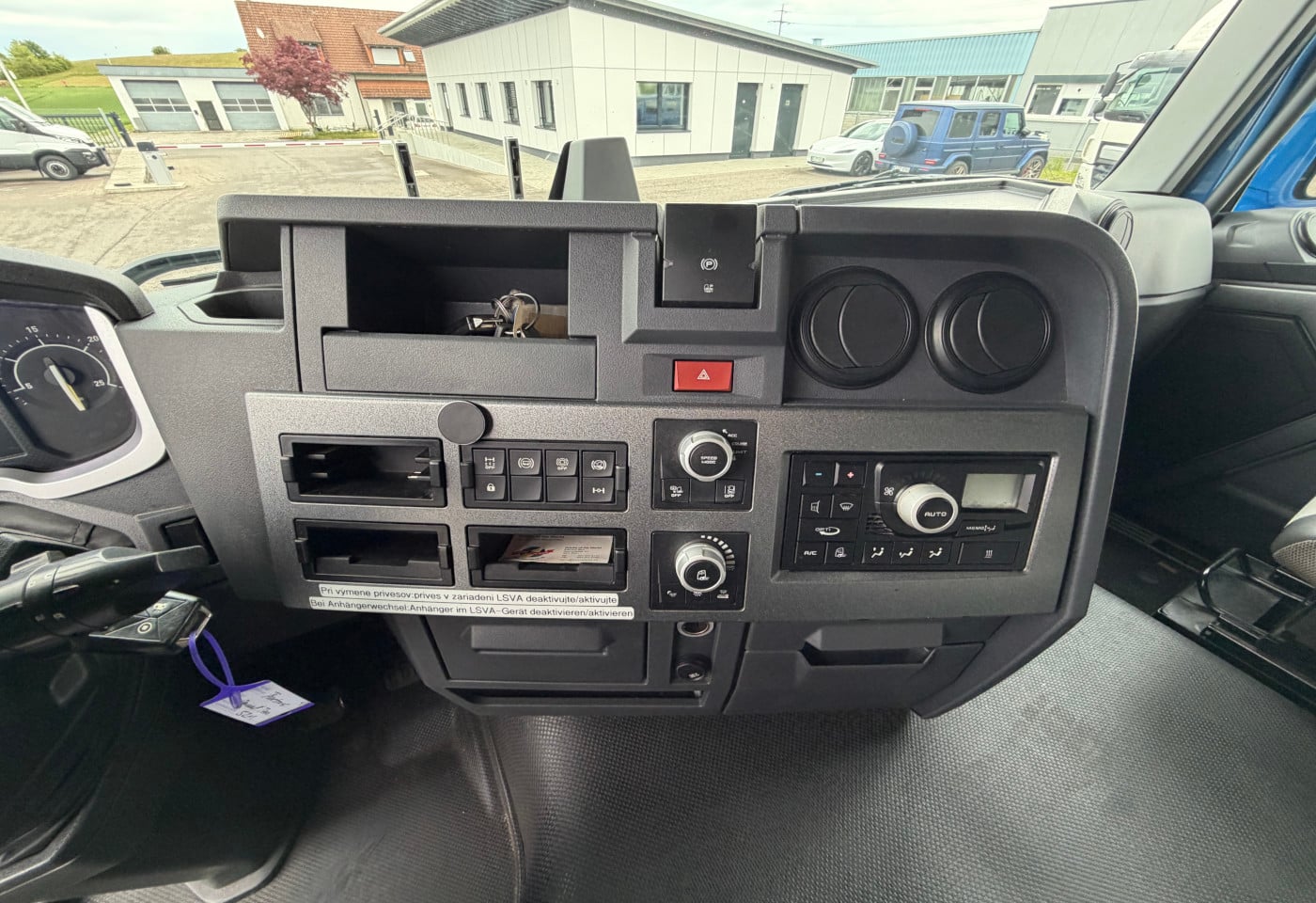 MOTO6625_2919496 vehicle image