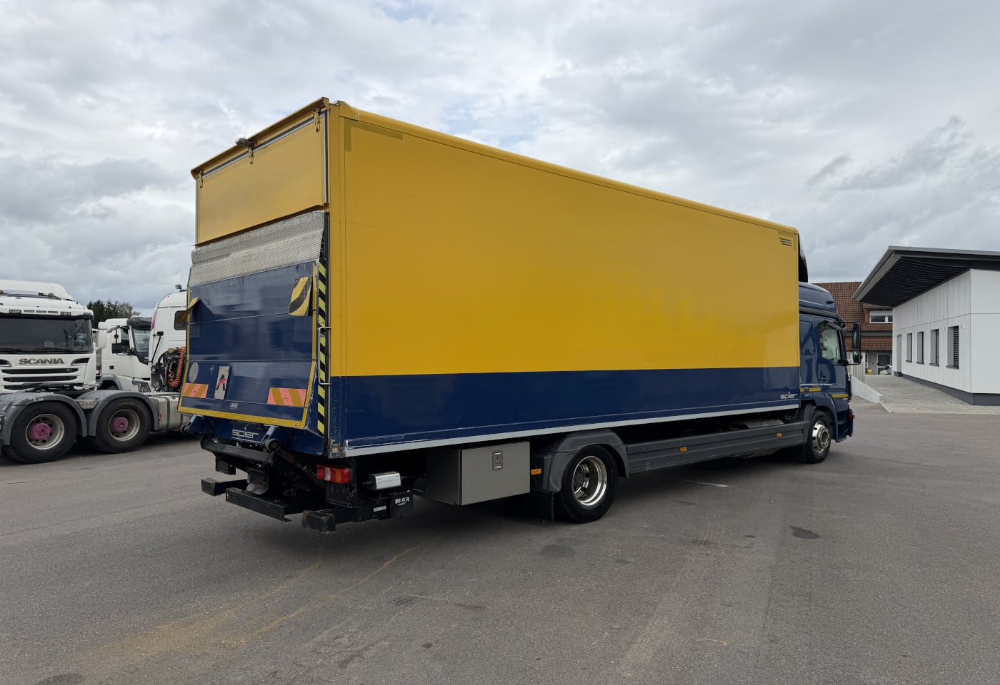 MOTO6625_2943476 vehicle image