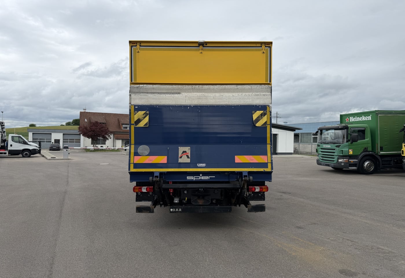MOTO6625_2943476 vehicle image