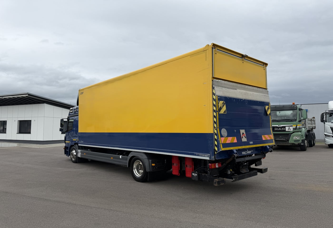 MOTO6625_2943476 vehicle image
