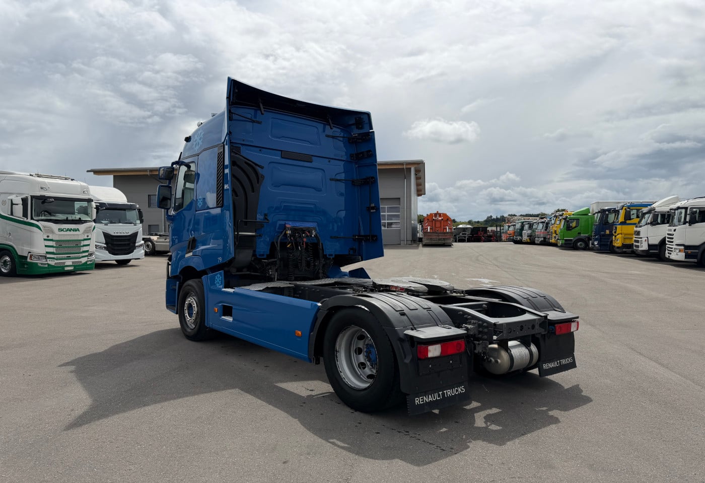MOTO6625_2916552 vehicle image