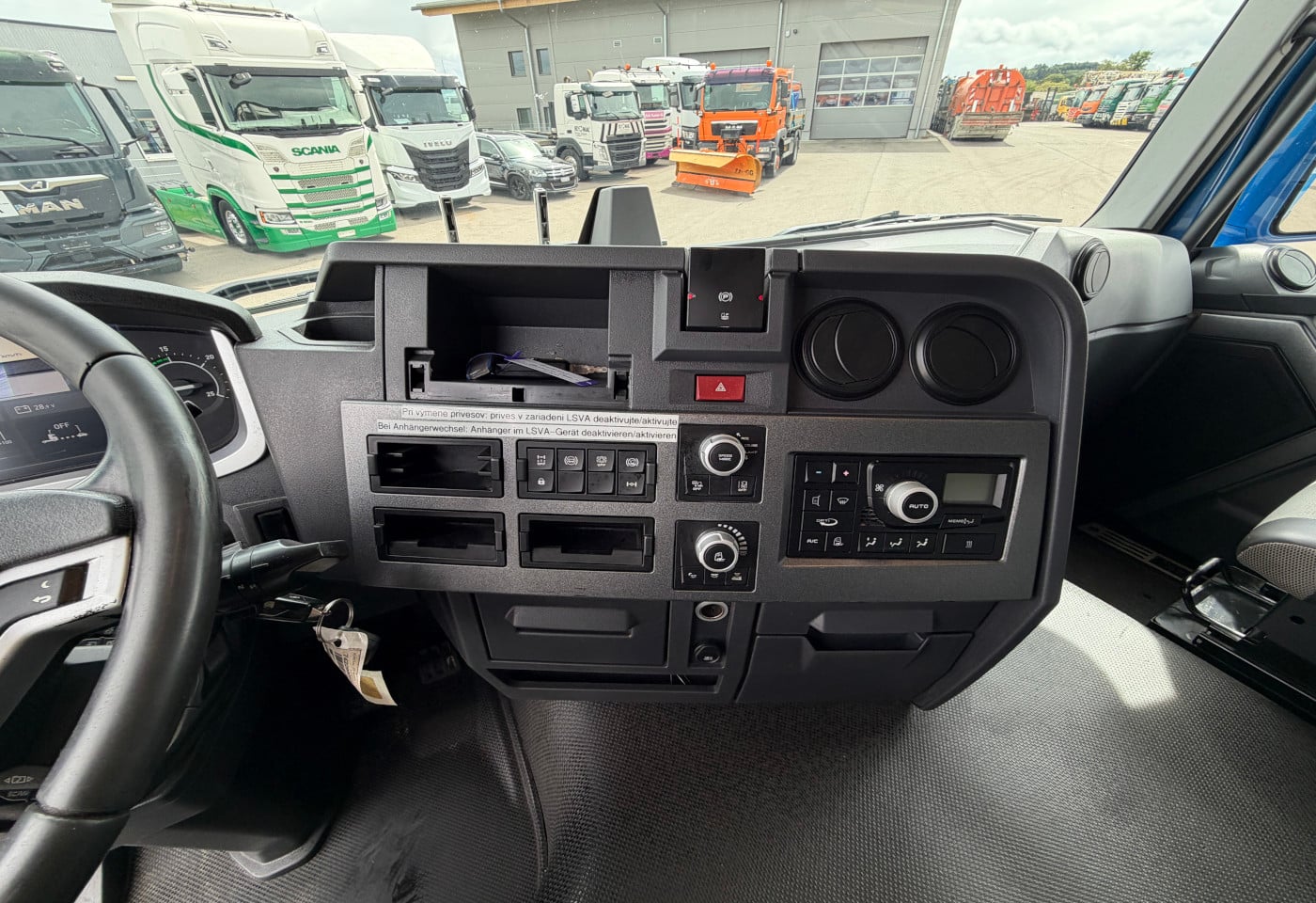 MOTO6625_2916552 vehicle image