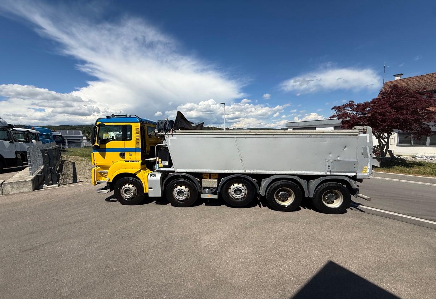 MOTO6625_2910186 vehicle image