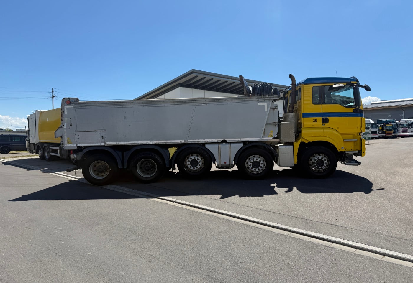 MOTO6625_2910186 vehicle image