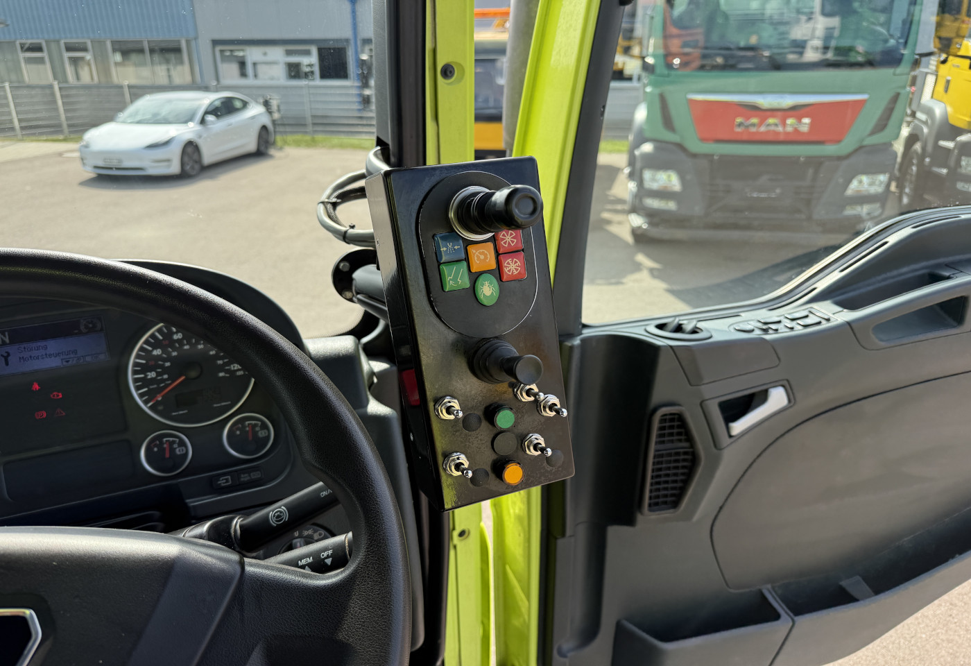 MOTO6625_2975567 vehicle image