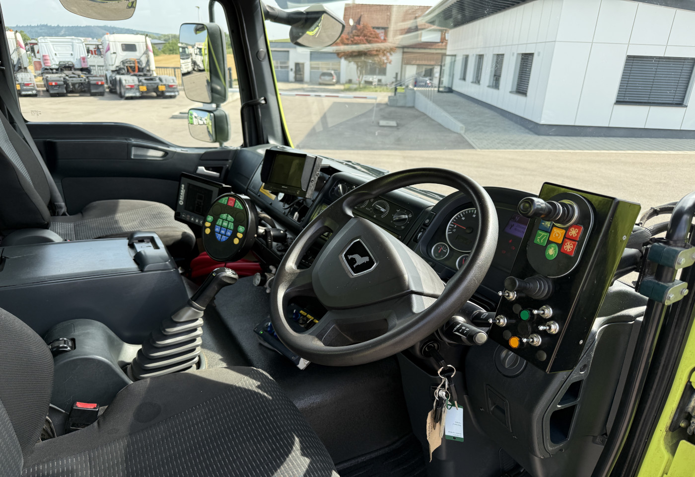 MOTO6625_2975567 vehicle image