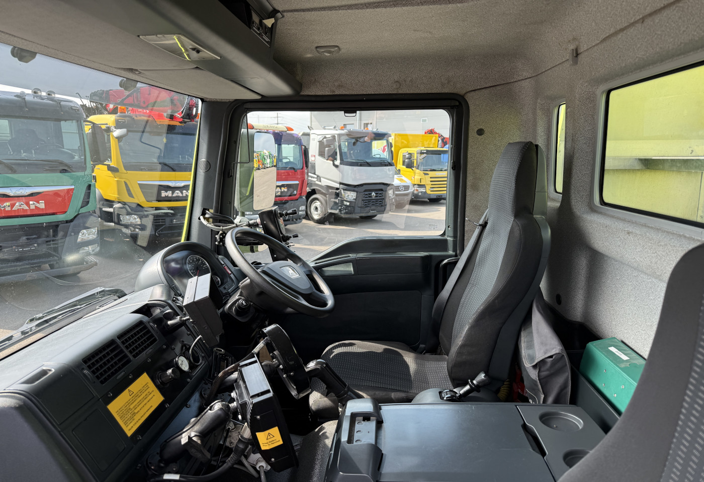 MOTO6625_2975567 vehicle image