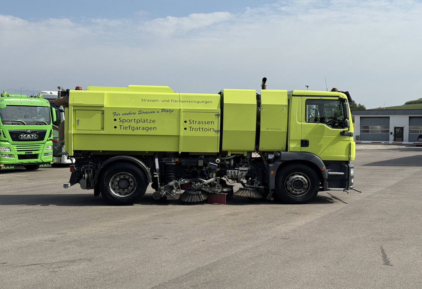 MOTO6625_2975567 vehicle image