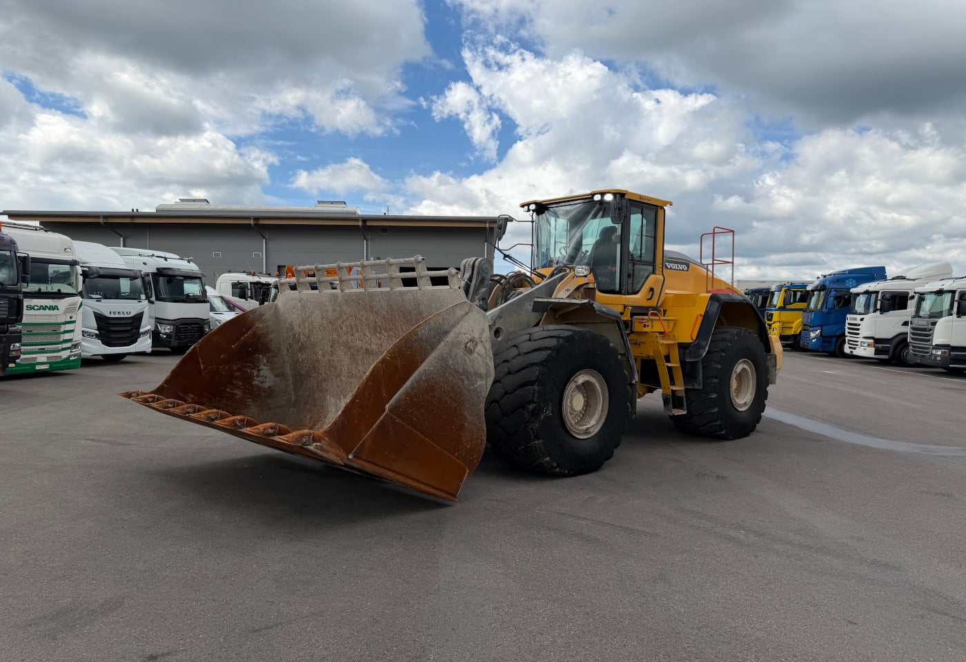 MOTO6625_2932736 vehicle image