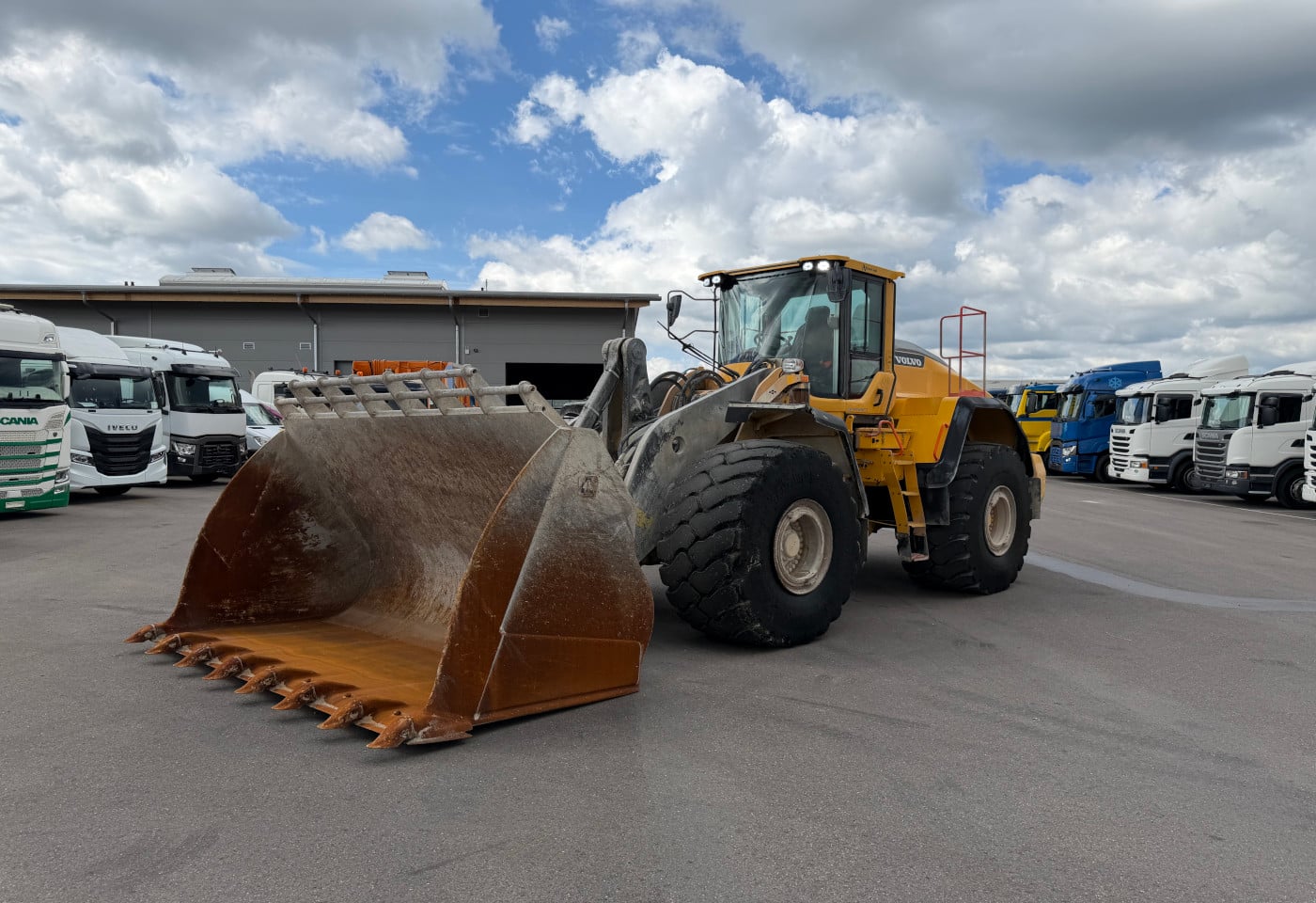 MOTO6625_2932736 vehicle image