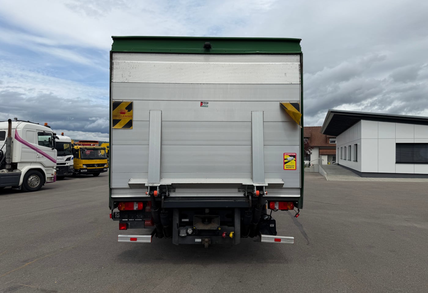 MOTO6625_2938727 vehicle image