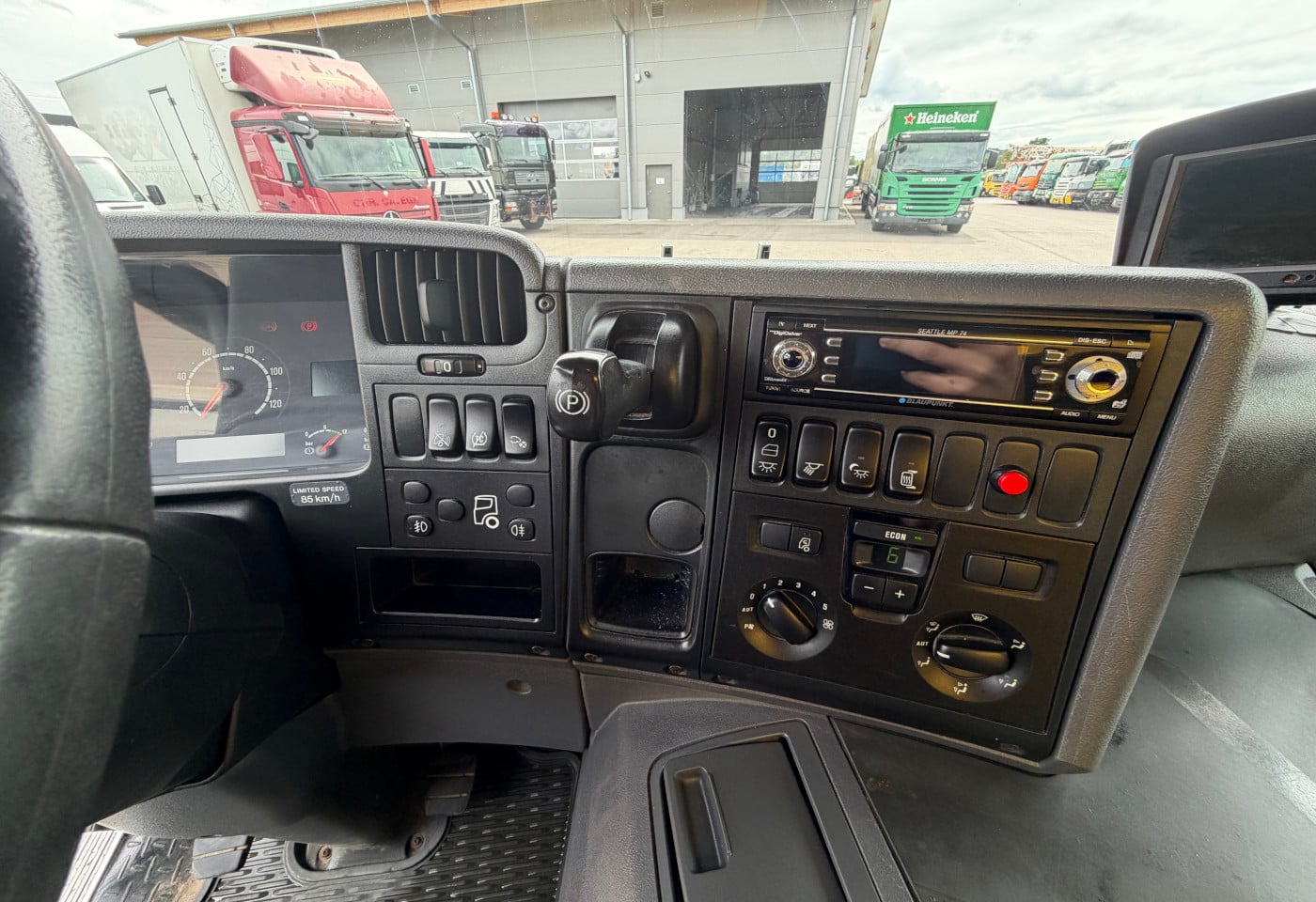 MOTO6625_2938728 vehicle image