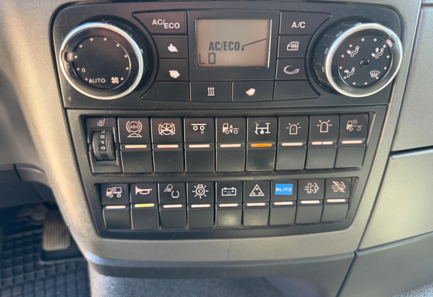 MOTO6625_2945057 vehicle image