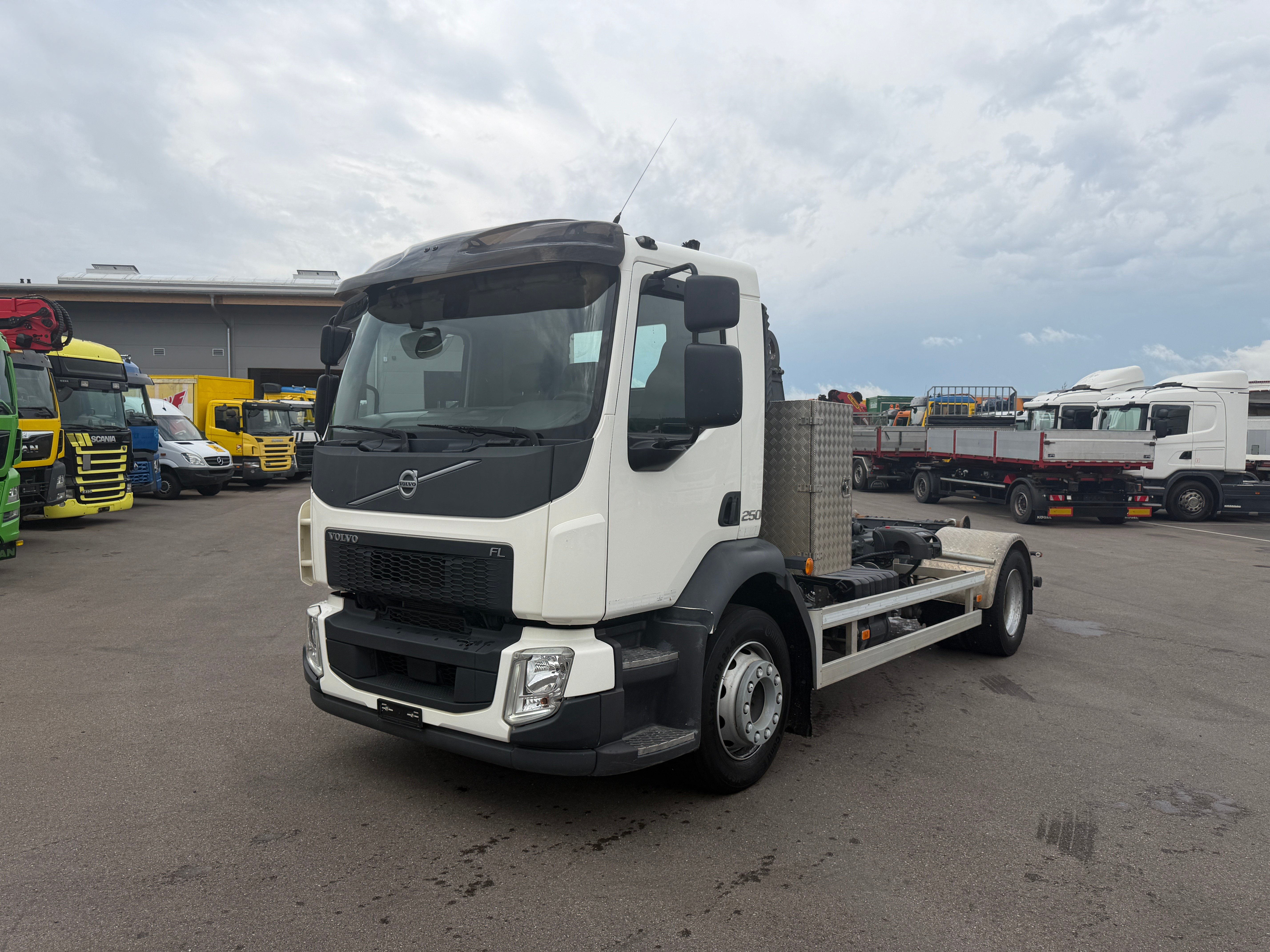 MOTO6625_2958602 vehicle image